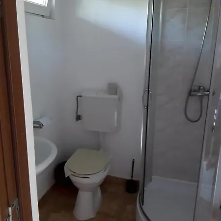 Catrini ゲストハウス 3*